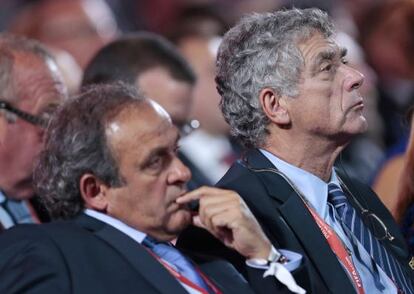 Platini y Villar en una conferencia en San Petersburgo.