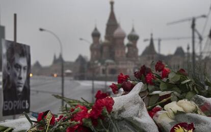 Homenagem a Nemtsov no local onde ele foi assassinado.