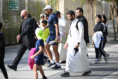 Nadal abandona la pista tras un entrenamiento en Kuwait. 