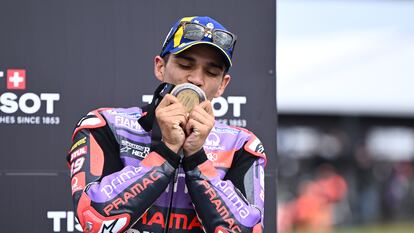 El piloto español Jorge Martin celebra su triunfo en la carrera 'sprint' del GP de Australia en Phillip Island.