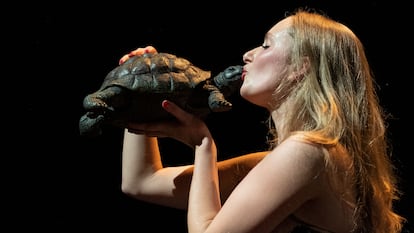 Stella Höttler, en un ensayo de 'Resurrexit Cassandra' , el monólogo que Jan Fabre estrenará en castellano en el Teatro Central de Sevilla.