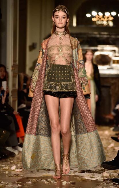 Valentino  : Runway &#8211; Paris Fashion Week &#8211; Haute Couture Spring Summer 2016