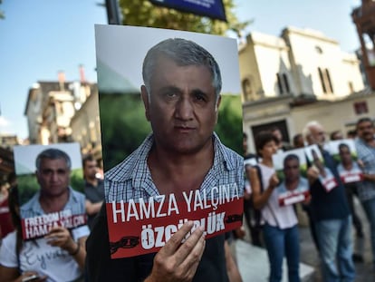 Manifestaci&oacute;n en favor de Hamza Yal&ccedil;in en Estambul el pasado domingo.