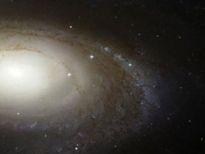 La galaxia de Bode (M81) se encuentra en la constelación de la Osa Mayor a una distancia de 12 millones de años luz de la Vía Láctea.