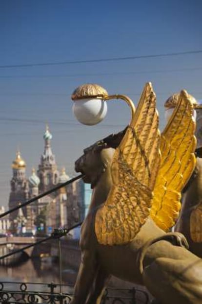 Grifón en el puente Bankovsky de San Petersburgo.