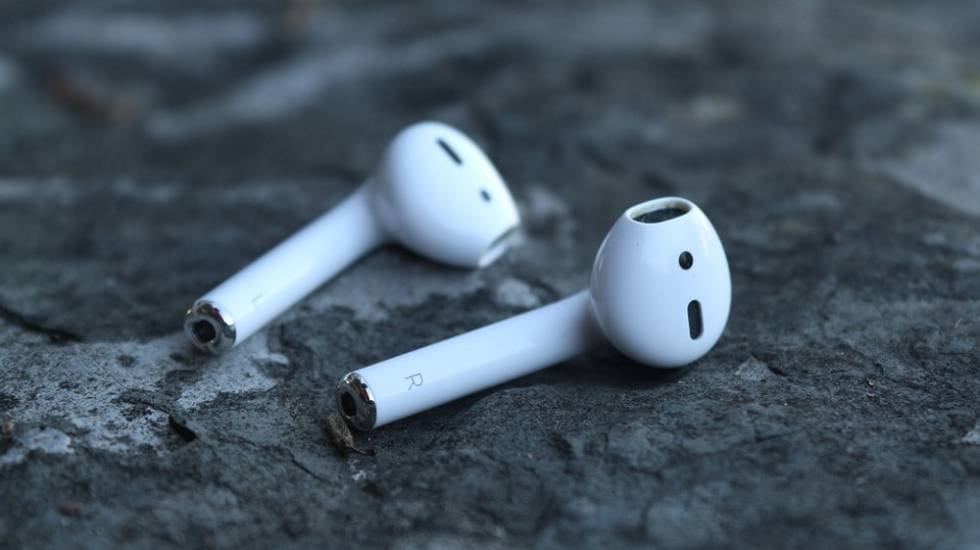 Los próximos iPhone podrían dar cobijo a dos auriculares bluetooth a la vez.