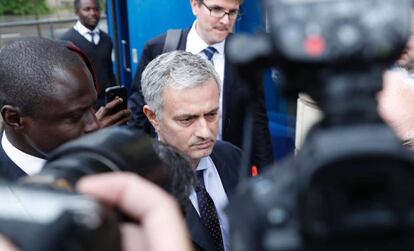 Jos&eacute; Mourinho, esta ma&ntilde;ana, a su llegada al tribunal. 