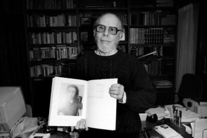 Jose Luís Martín Vigil, novelista y exjesuita asturiano, fallecido en febrero de 2011.