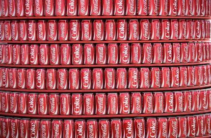 Latas de la compañía de refrescos Coca-Cola