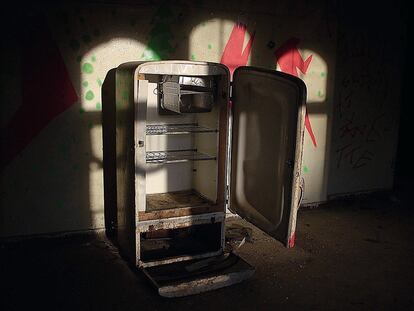 Un electrodoméstico abandonado en el sanatorio de Beelitz.