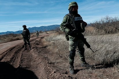 Soldados del Ejército en Bavispe (Estado de Sonora), en enero de 2020, tras el asesinato de miembros de la familia LeBarón.