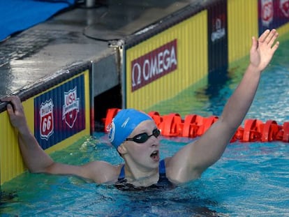 Katie Ledecky celebra su record mundial.