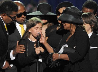 Paris Michael Katherine Jackson habla durante la ceremonia en honor a su padre el martes.