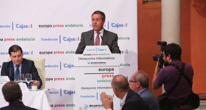 Juan Espadas, este lunes, tras cesar a David Rosendo.