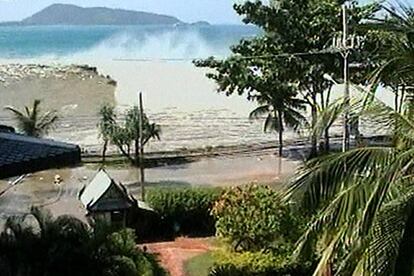 Imagen extraída del vídeo grabado por un turista en un hotel situado en una playa de Phuket (Tailandia).