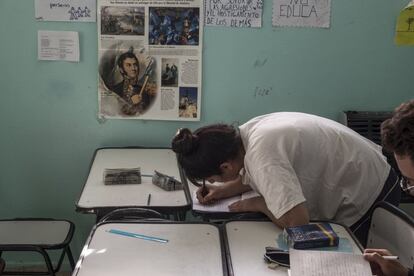 'Las voces de las y los adolescentes privados de libertad en Argentina' es una investigación de Unicef y el Centro de Estudios de Población (Cenep) de Argentina para el que entrevistaron al 40% de los 1.300 menores de edad privados de libertad en el país.
