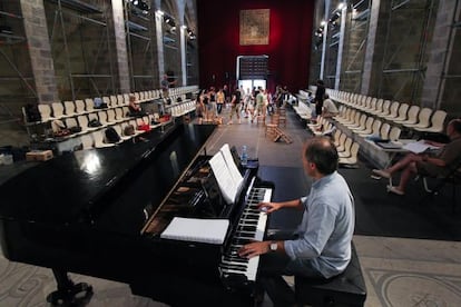 Un momento del ensayo de la &oacute;pera. 