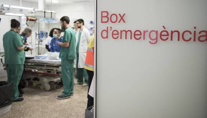 Un box d'urgències de l'Hospital de Bellvitge de Barcelona.