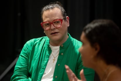 La actriz Daniela Vega, este martes, en la Filmoteca valenciana, junto a Daniela Requena.