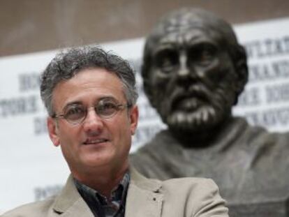 El psiquiatra Rafael Tabarés en la Facultad de Medicina de la Universitat de València.