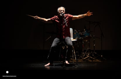 Eric Jiménez, baterista de Los Planetas en una actuación del Centro Federico García Lorca, en Granada.