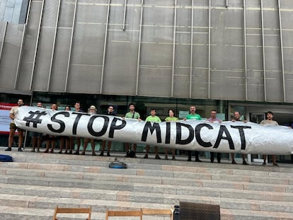 Miembros de la plataforma 'Resposta al Midcat', este jueves en Girona.