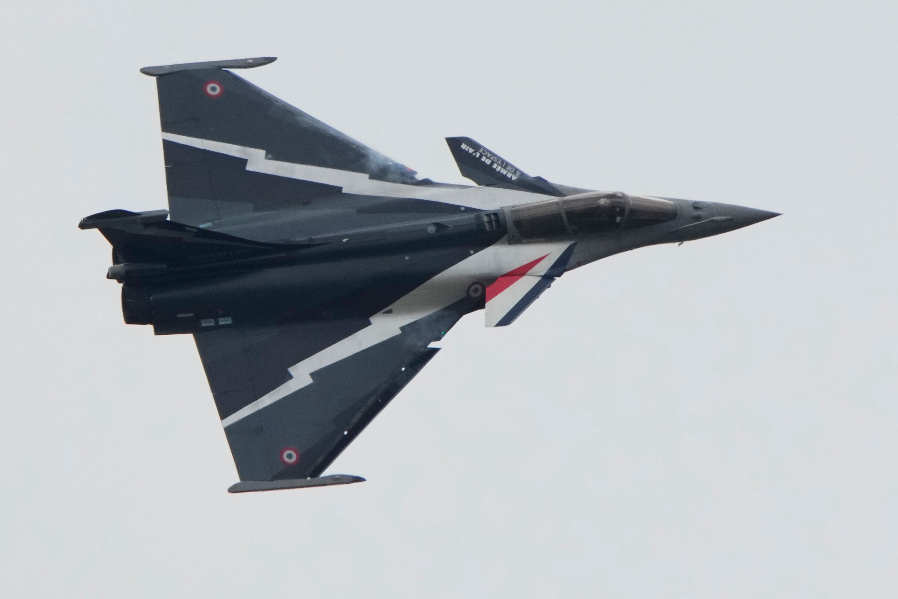 Un instructor de vuelo y su alumno mueren en Francia tras la colisión de dos aviones de combate 