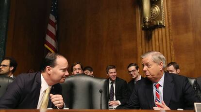 Os senadores Mike Lee e Lindsey Graham.