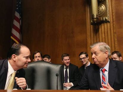 Os senadores Mike Lee e Lindsey Graham.