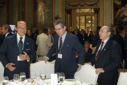 El presidente de Iberia, Antonio Vázquez; el vicepresidente de Inditex, Pablo Isla, y el presidente de Sacyr, Luis del Rivero.