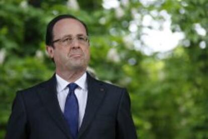 El presidente franc&eacute;s, Fran&ccedil;ois Hollande, participa en una ceremonia conmemorativa de la abolici&oacute;n de la esclavitud, en los Jardines de Luxemburgo en Par&iacute;s, Francia, el viernes 10 de mayo de 2013.