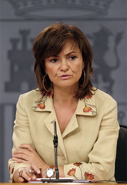 Carmen Calvo, ayer tras el Consejo de Ministros.