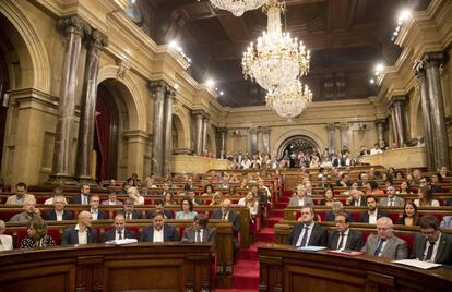 Vista de la sesión en el pleno del Parlament.