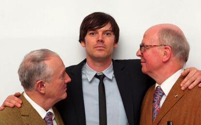 El dj Dani Baughman, con los artistas Gilbert & George.