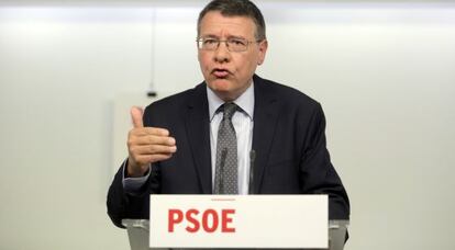 Jordi Sevilla durante la rueda de prensa tras la ejecutiva del PSOE en Ferraz.