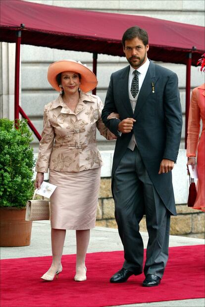 Luis Alfonso de Borbón y Carmen Franco, en la boda del entonces príncipe de Asturias con Letizia Ortiz, en mayo de 2004.