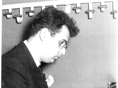 La carrera como concertista de piano de Joan Guinjoan apenas duró una década. En 1960 decidió abandonar el mundo de los conciertos para dedicarse a estudiar composición.
