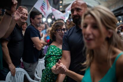 Díaz saluda a asistentes al mitin de Sumar en Villaverde (Madrid), este domingo.