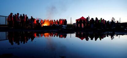 Protestas de los trabajadores de una refiner&iacute;a en Francia contra la reforma laboral.