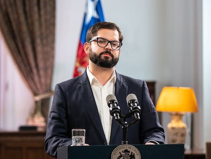 El presidente chileno Gabriel Boric pronunciando un discurso a la nación, en Santiago, el 4 de septiembre de 2022.