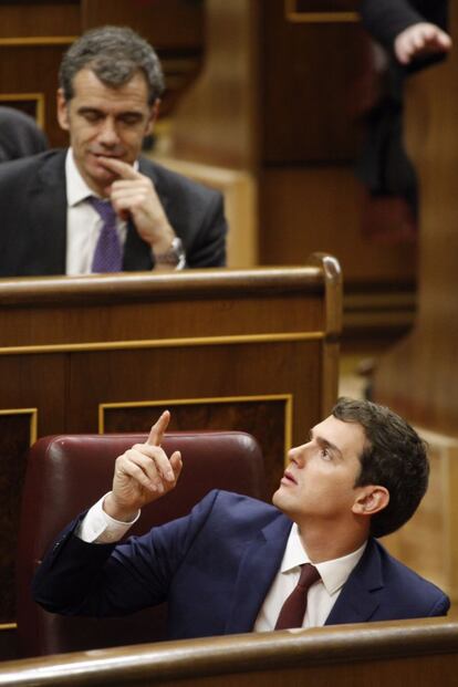 Albert Rivera, frente a Toni Cantó, ambos de Ciudadanos.