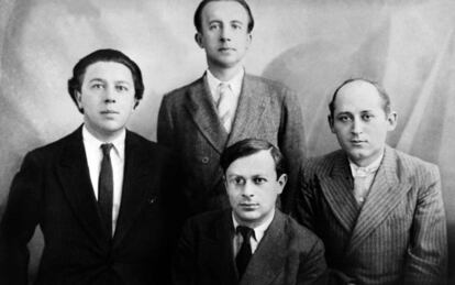 De izquierda a derecha, lBreton, Éluard, Tzara y Péret en 1920.
