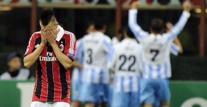 Stephan El Shaarawy se lamenta tras el gol de Eliseu.