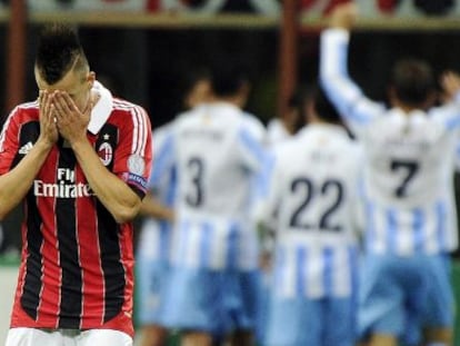 Stephan El Shaarawy se lamenta tras el gol de Eliseu.