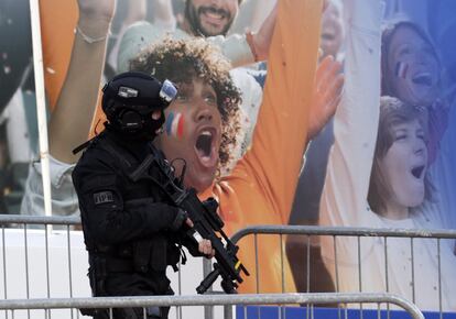 Simulacro antiterrorista en el marco del campeonato de fútbol UEFA EURO 2016 en Place Bellecour, Lyon.