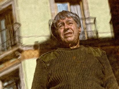 Ivan Klima reflejado en el ventanal del hotel Suizo.