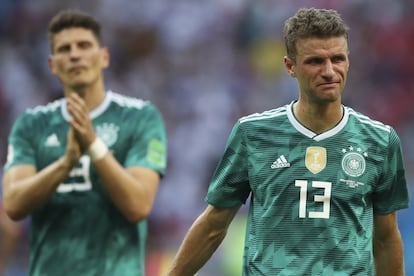 Thomas Mueller y Mario Gomez al final del partido.