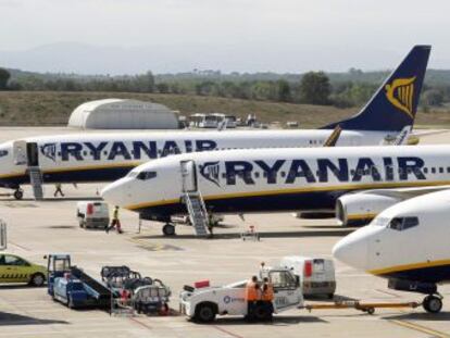 Aviones de Ryanair en el aeropuerto de Girona.