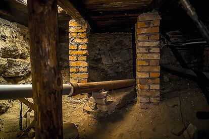 El escondite bajo la casa de Serhii e Iryna Dobrohodkiy utilizado durante el Holocausto.