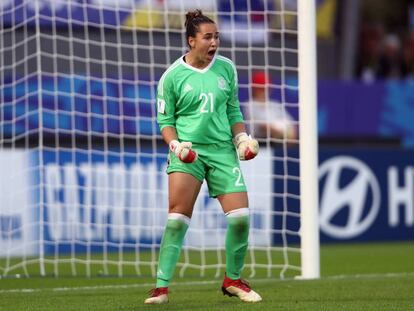 Cata Coll, tras parar el penalti de la semifinal contra Francia.